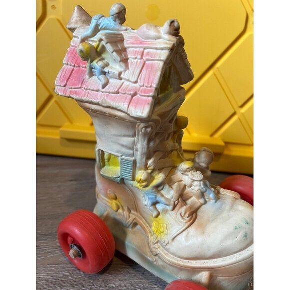 Vintage Old Woman Who Lived In A Shoe Figurine On Wheels Pull Toy - Picture 4 of 5
